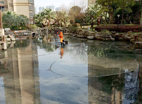 竞秀景观池淤泥清理